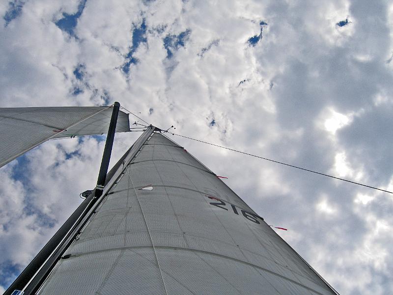wavemagic_sailing10.JPG - New Mast- Main and Blade Jib